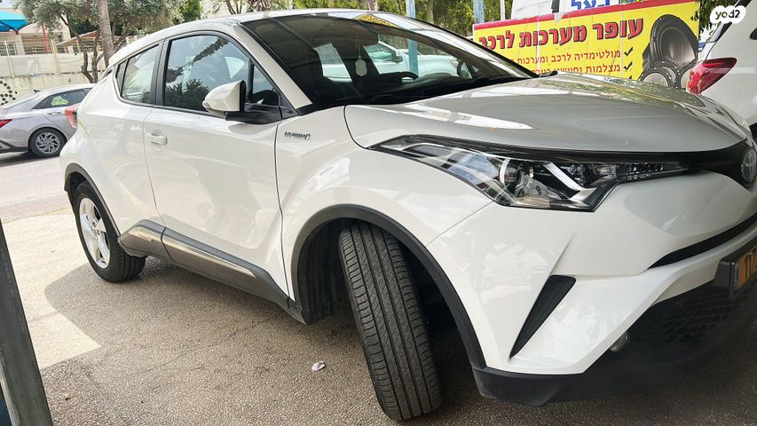מודעת רכב טויוטה C-HR