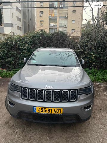 מודעת רכב ג'יפ גרנד צ'ירוקי