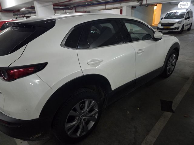 מודעת רכב מאזדה CX-30