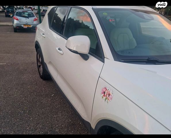 מודעת רכב וולוו XC40