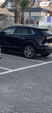 מודעת רכב מאזדה CX-30