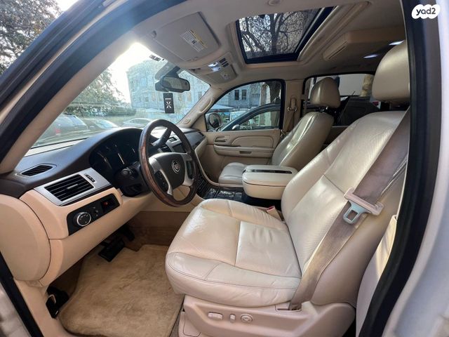 מודעת רכב קאדילק אסקלייד