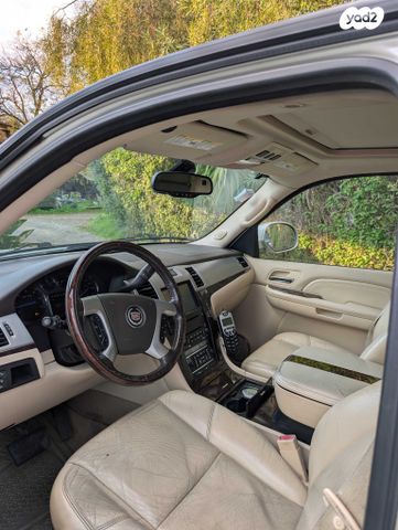 מודעת רכב קאדילק אסקלייד