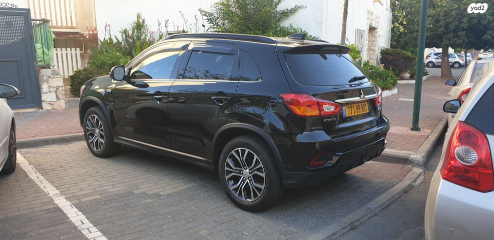 מודעת רכב מיצובישי ASX