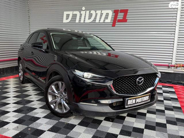 מודעת רכב מאזדה CX-30