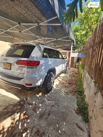 מודעת רכב ג'יפ גרנד צ'ירוקי