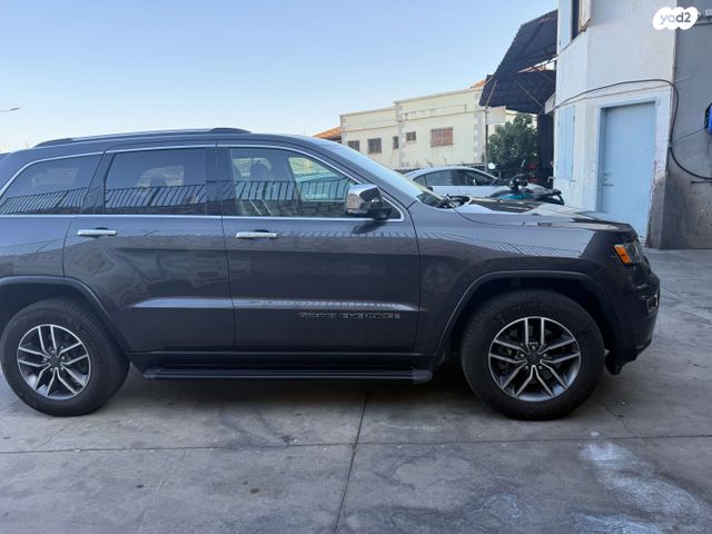 מודעת רכב ג'יפ גרנד צ'ירוקי