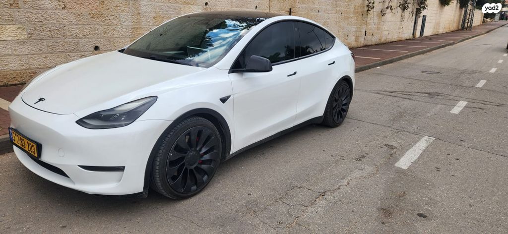 מודעת רכב טסלה מודל Y