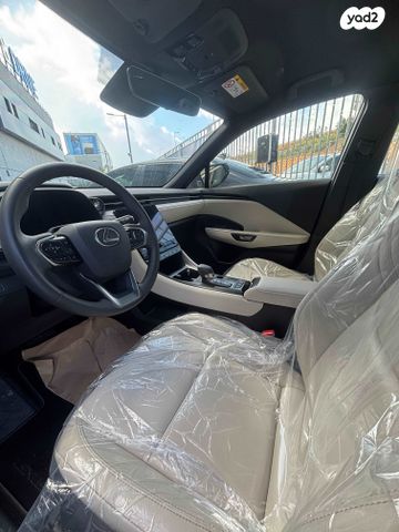 מודעת רכב לקסוס  LBX