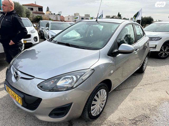 מודעת רכב מאזדה 2