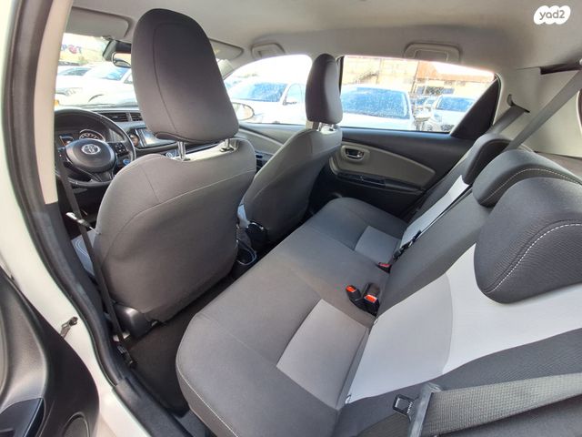 מודעת רכב טויוטה יאריס 2