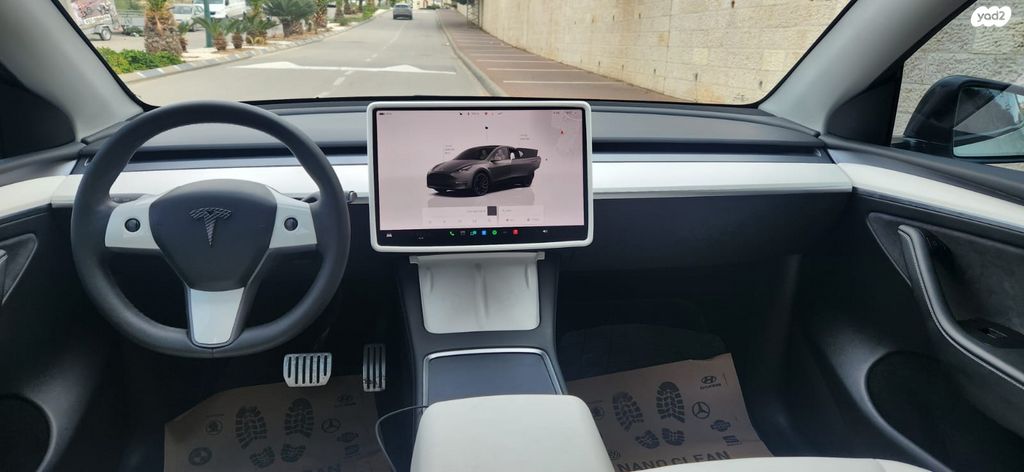 מודעת רכב טסלה מודל Y 2