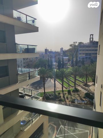 עומר אל חטאב 4