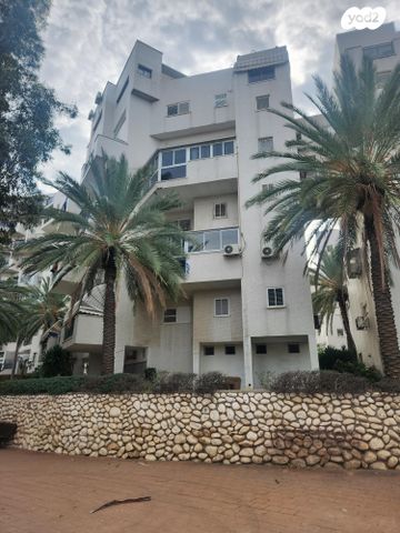 הרב ניסים 11