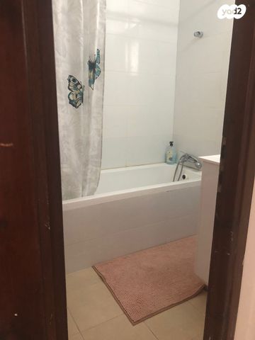 אביגדור המאירי 8