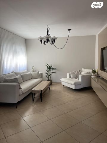 חגווי הסלע 8