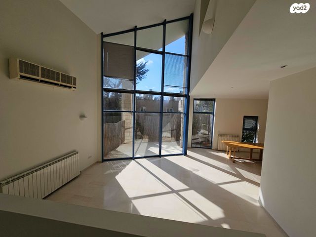 אבא חילקיה 15