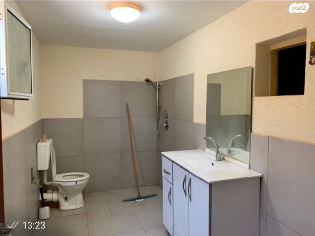 קיבוץ גלויות 130