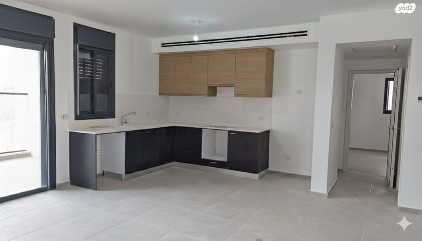 לאה גולדברג 16