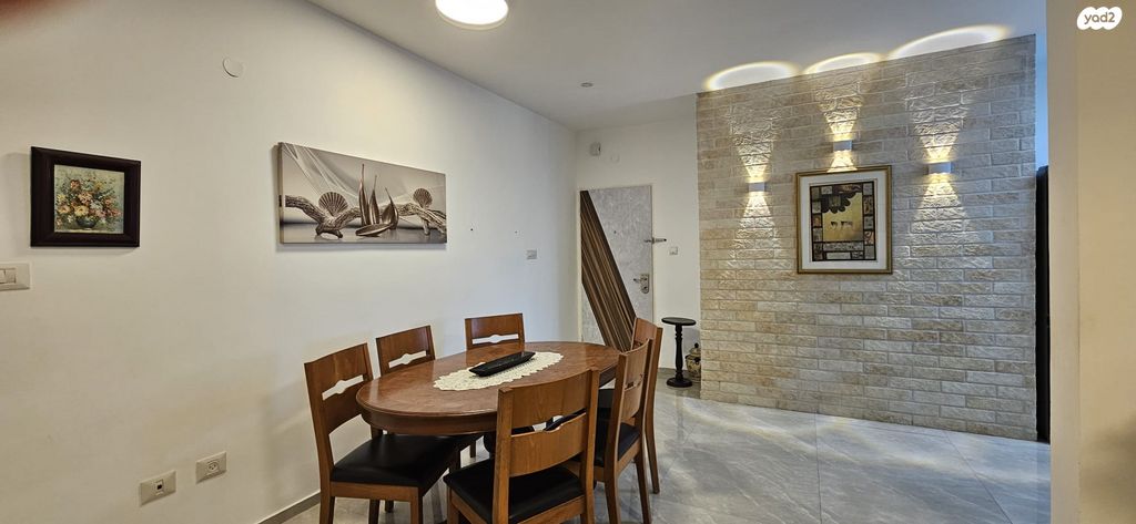 אסתר המלכה 2