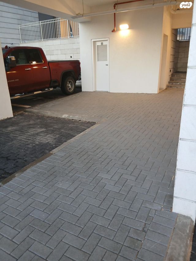 מחסן, הרב מרדכי אליהו 22, כרמי הנדיב, אחוזת רוטנר, קרית מלאכי