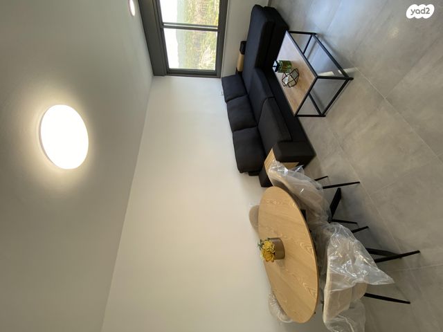 דירה, הרב עובדיה יוסף 10, הראשונים, שלומי