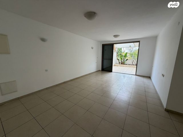 קרית הפרחים - 2005