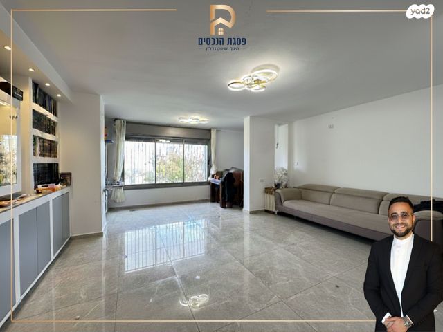 נחום שאדיקר 