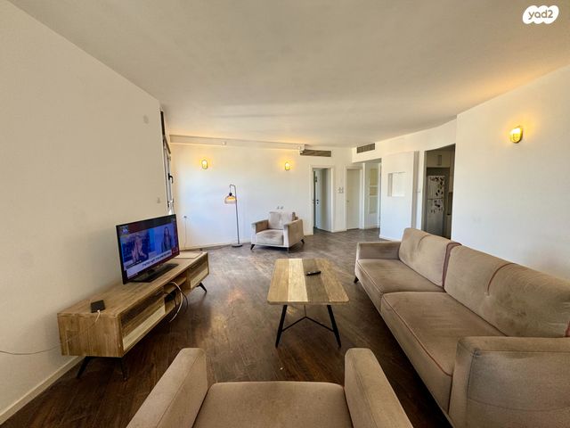 נחלת יצחק 18