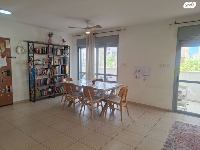 דירה, נאות הראשונים, מזכרת בתיה