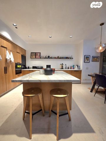 ניסים אלוני 