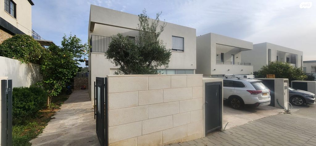 דו משפחתי, משמר דוד