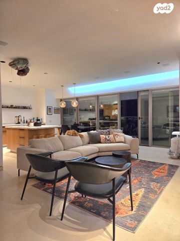 ניסים אלוני 