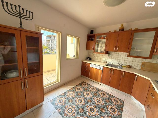 דירה, א.ד. גורדון, הרצליה הצעירה, הרצליה