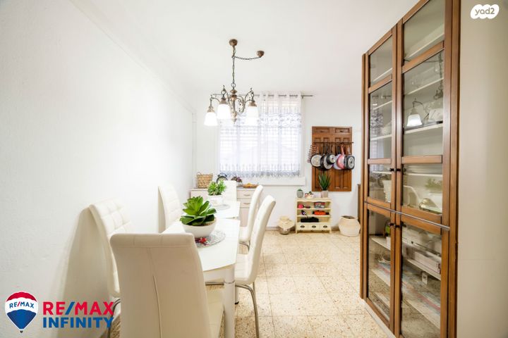 שרה אהרונסון 16