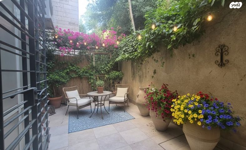 גבעת חנניה, אבו תור