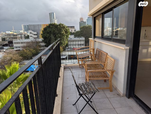 מונטיפיורי, הרכבת