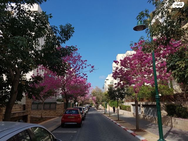 הרצליה הירוקה, נווה עובד