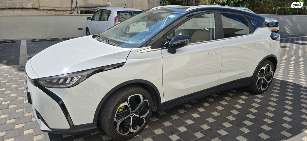 מודעת רכב ג׳ילי Geometry C