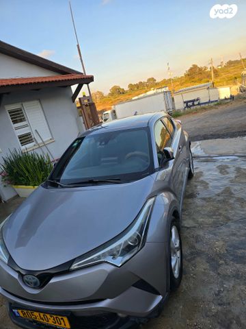 מודעת רכב טויוטה C-HR