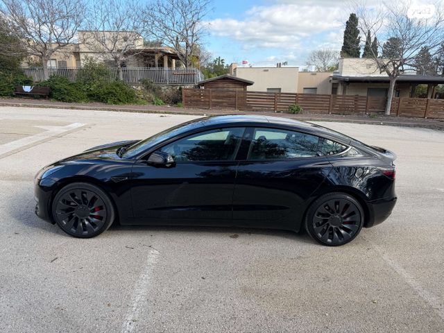 מודעת רכב טסלה מודל 3