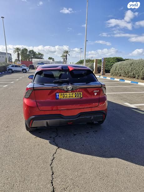 מודעת רכב אם ג'י MG4