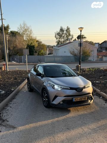 מודעת רכב טויוטה C-HR