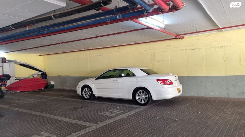 מודעת רכב קרייזלר סברינג