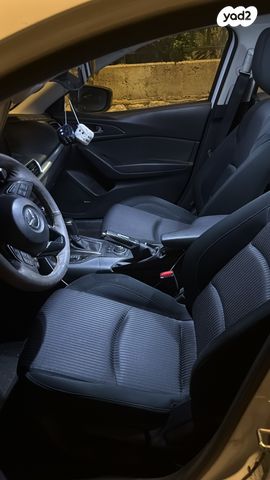 מודעת רכב מאזדה 3