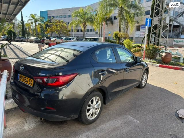 מודעת רכב מאזדה 2