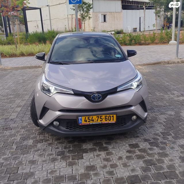 מודעת רכב טויוטה C-HR