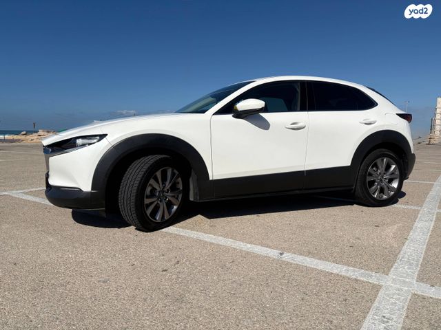 מודעת רכב מאזדה CX-30