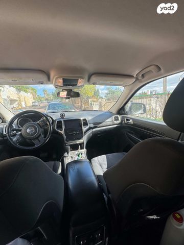 מודעת רכב ג'יפ גרנד צ'ירוקי