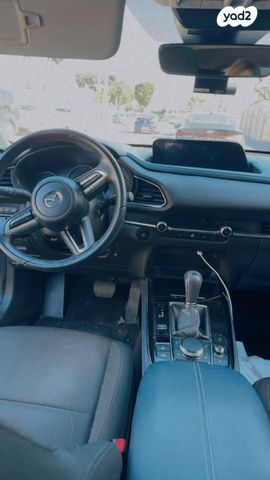 מודעת רכב מאזדה CX-30